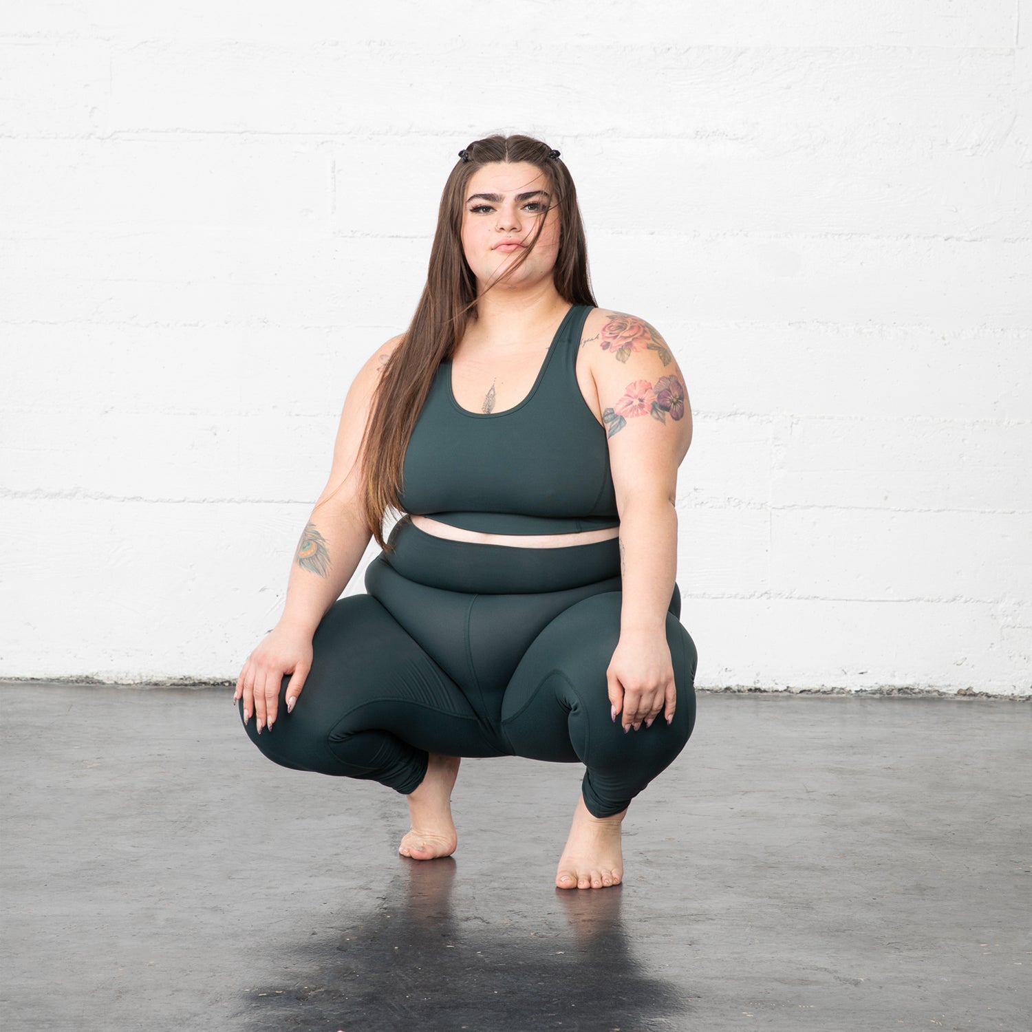 Best Plus Size Tops For Leggings According to Body Type 