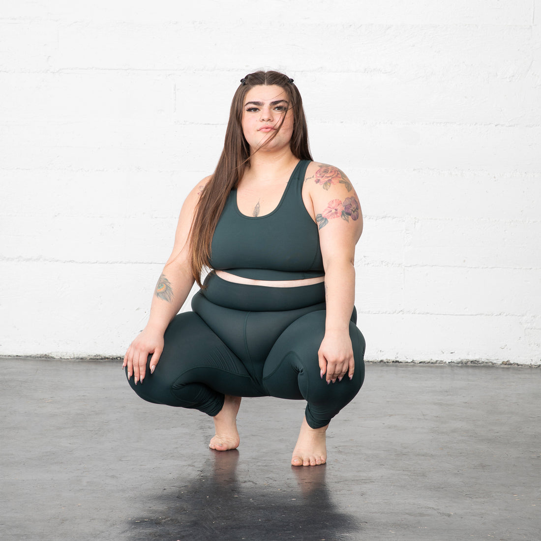 Plus size women wearing Superfit Hero Superhold Evergreen Set.