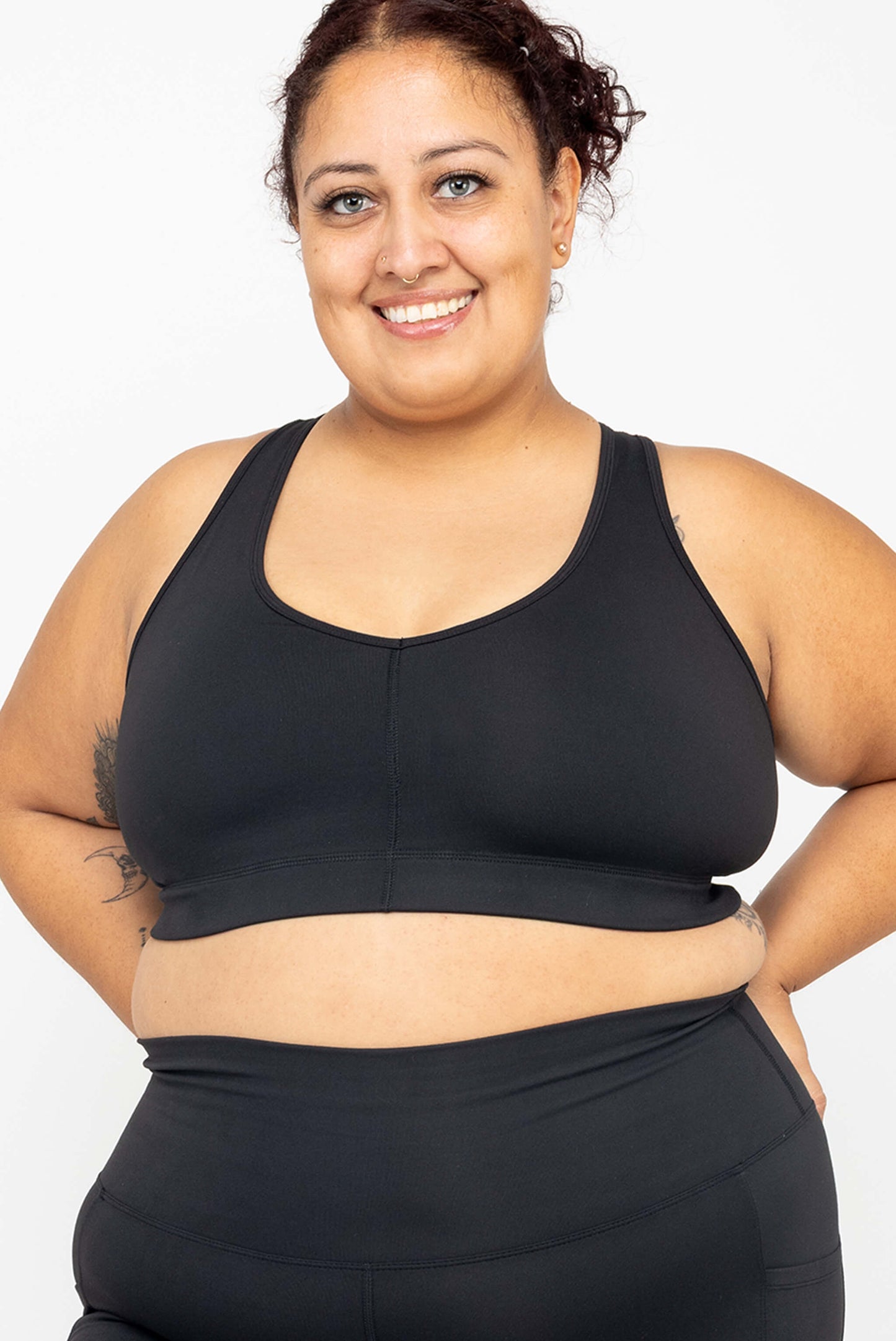 Model wearing Superfit Hero SuperHold™ V-neck Sports Bra, color Black, Size 2X