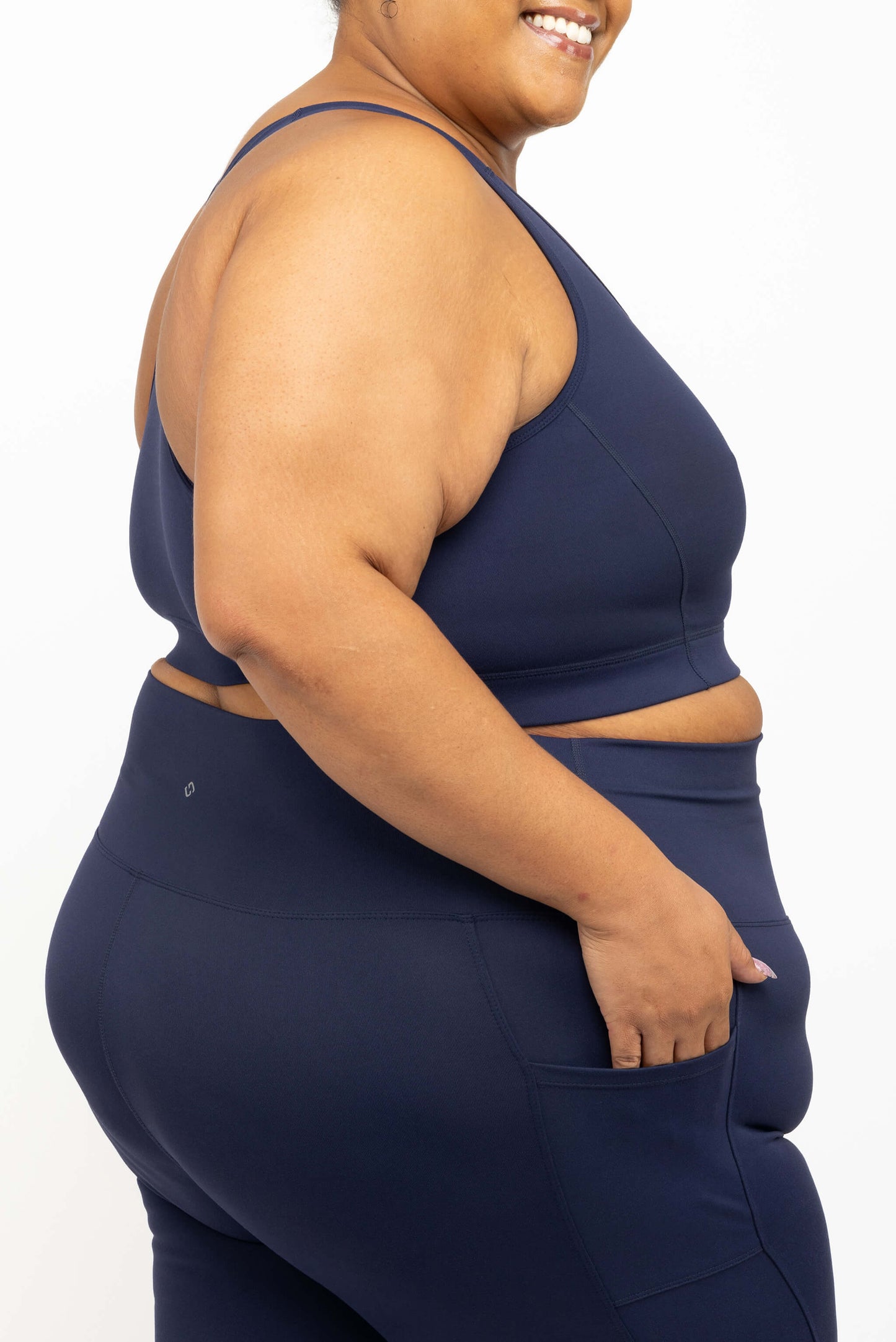 Close up view of pocket Superfit Hero plus size compression leggings with pockets in navy size 3X