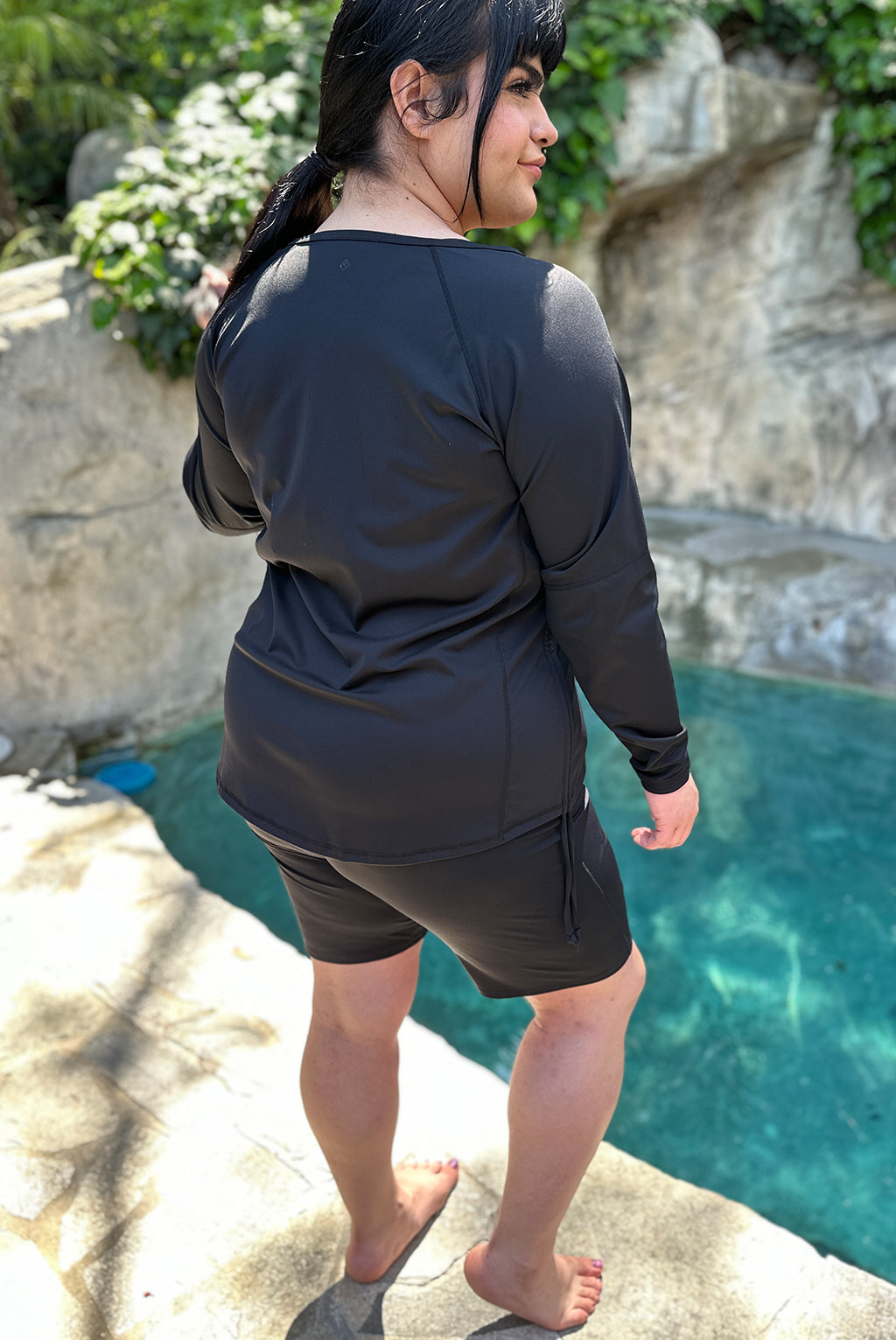 Back view of plus size swim rash guard black
