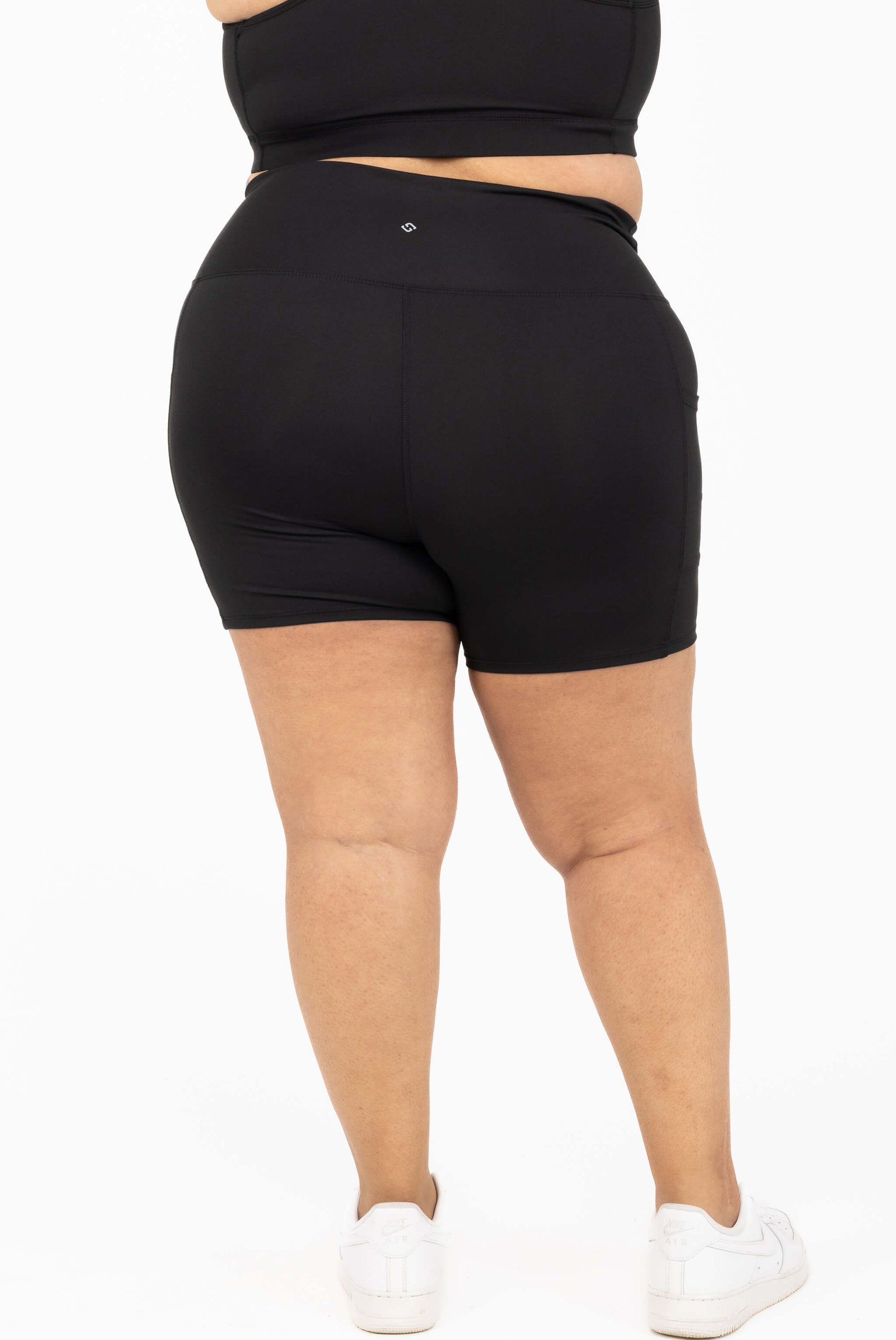 Plus size 6 inch biker shorts with pockets Black size 2X back view