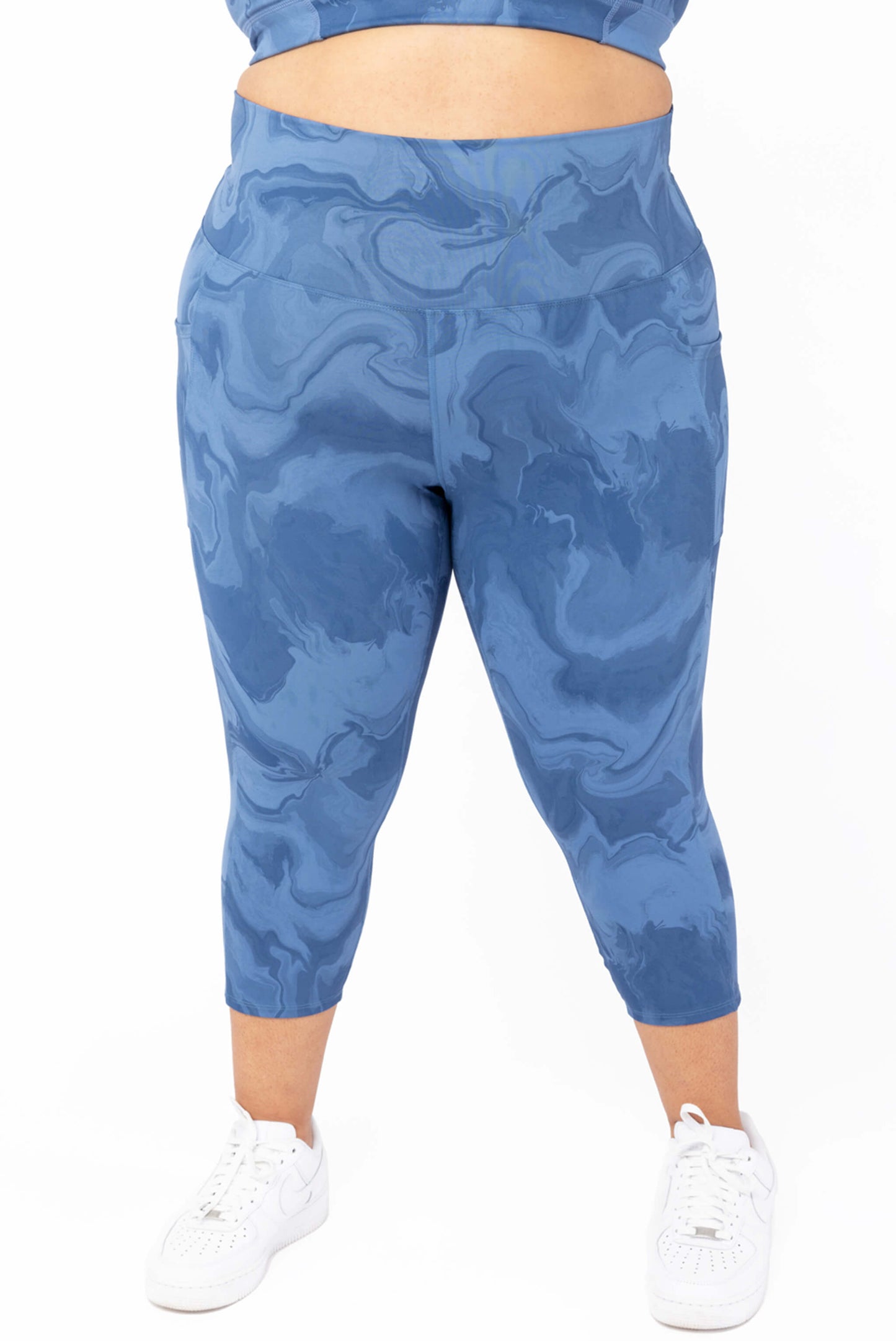 front view Plus size SuperHold capris with pockets in moonlight marble print size 2X