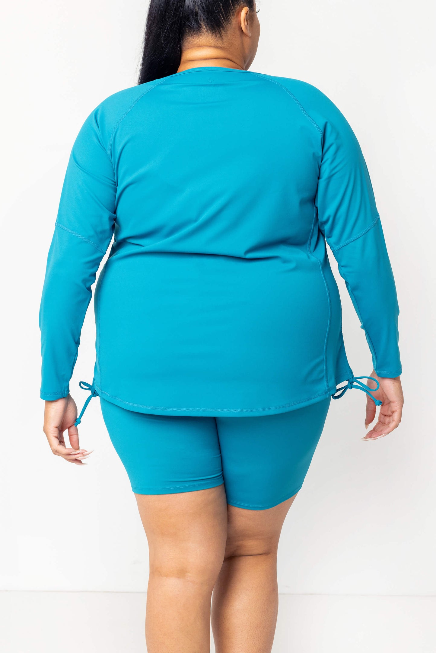 Back view of size 2X plus size swim rash guard color teal
