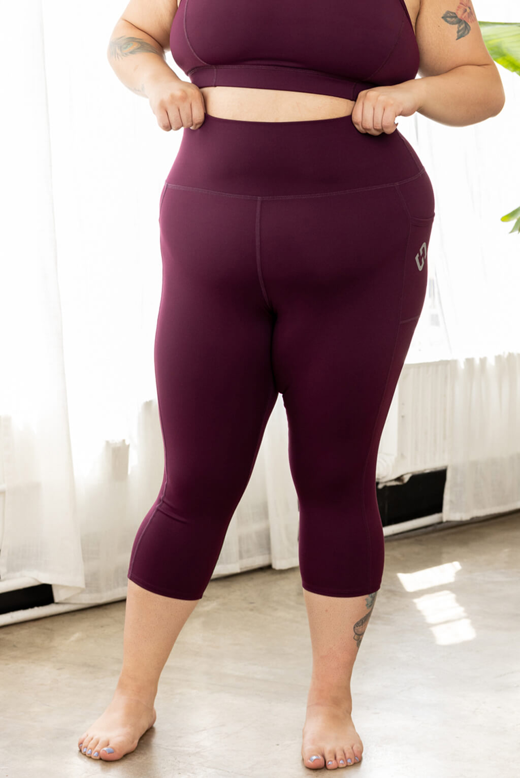 Tight Fit Knee Length Polyester Stretch Women's Activewear Capri