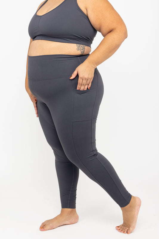 Profile view of Carbon 7/8 leggings size 2X