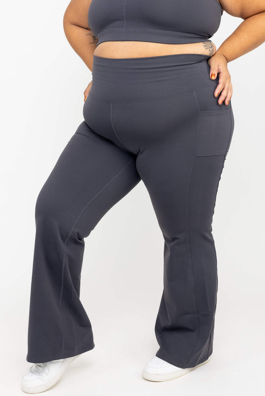 Model wearing SuperHold™ Flare Pocket Leggings in Color Carbon, size 2X