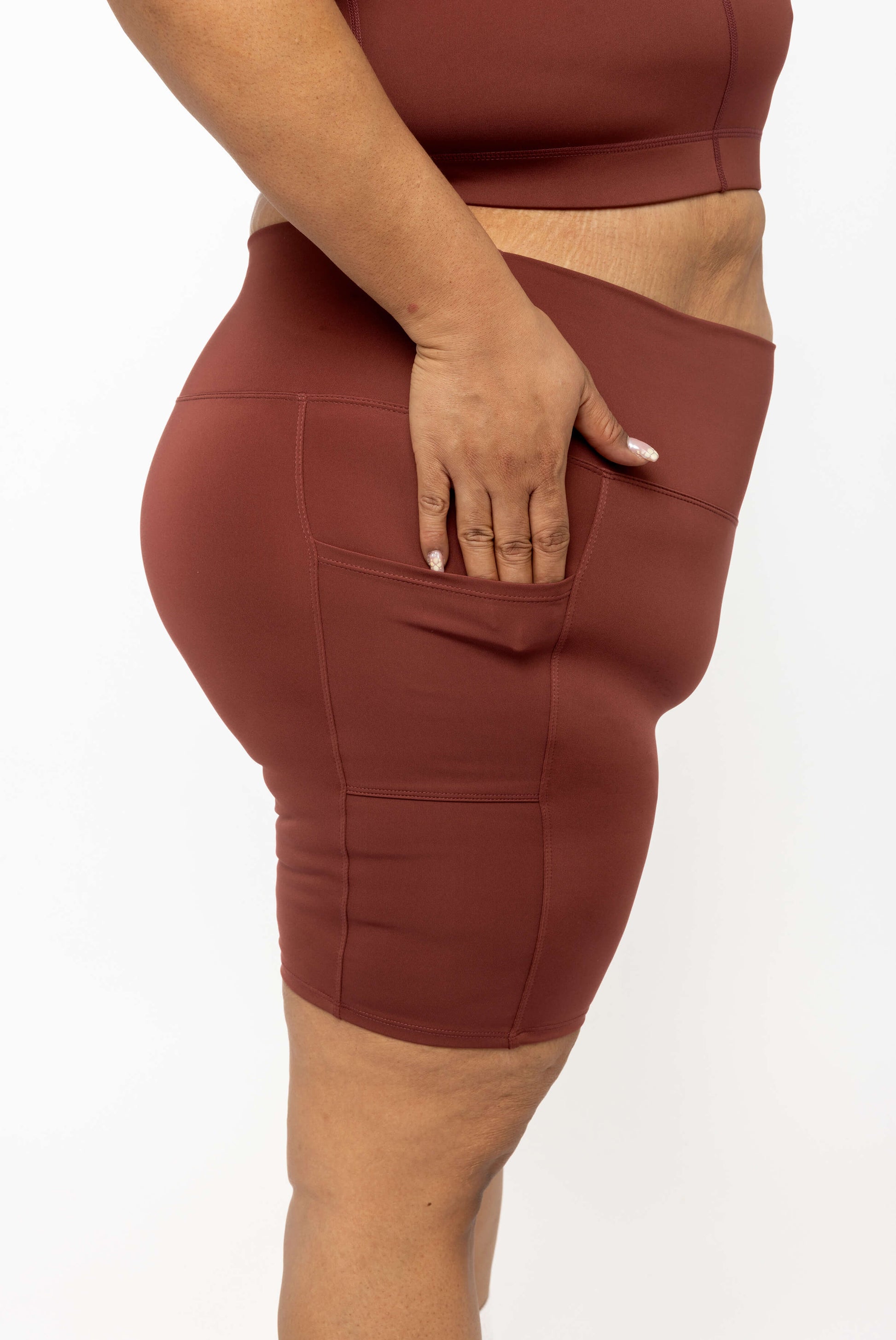 Close up of side pocket on Cinnamon SuperCool 9 inch shorts size 2X