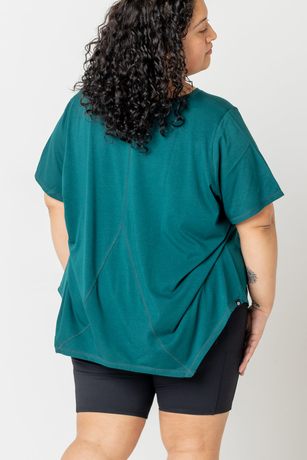 Back view of plus size flow tee forest green, size 3X