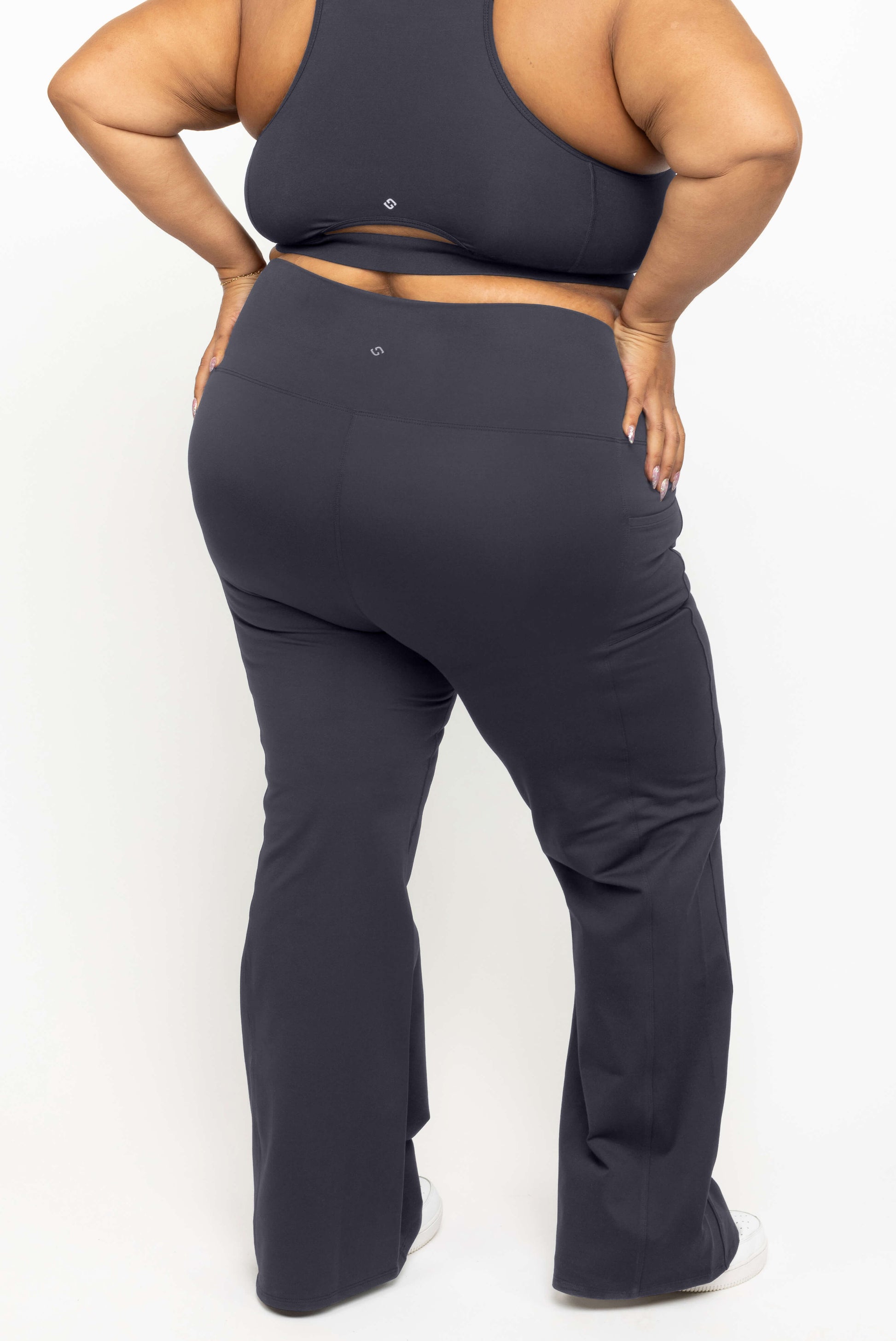 Back view of Superfit Hero SuperHold™ Flare Leggings with pockets in size 3X
