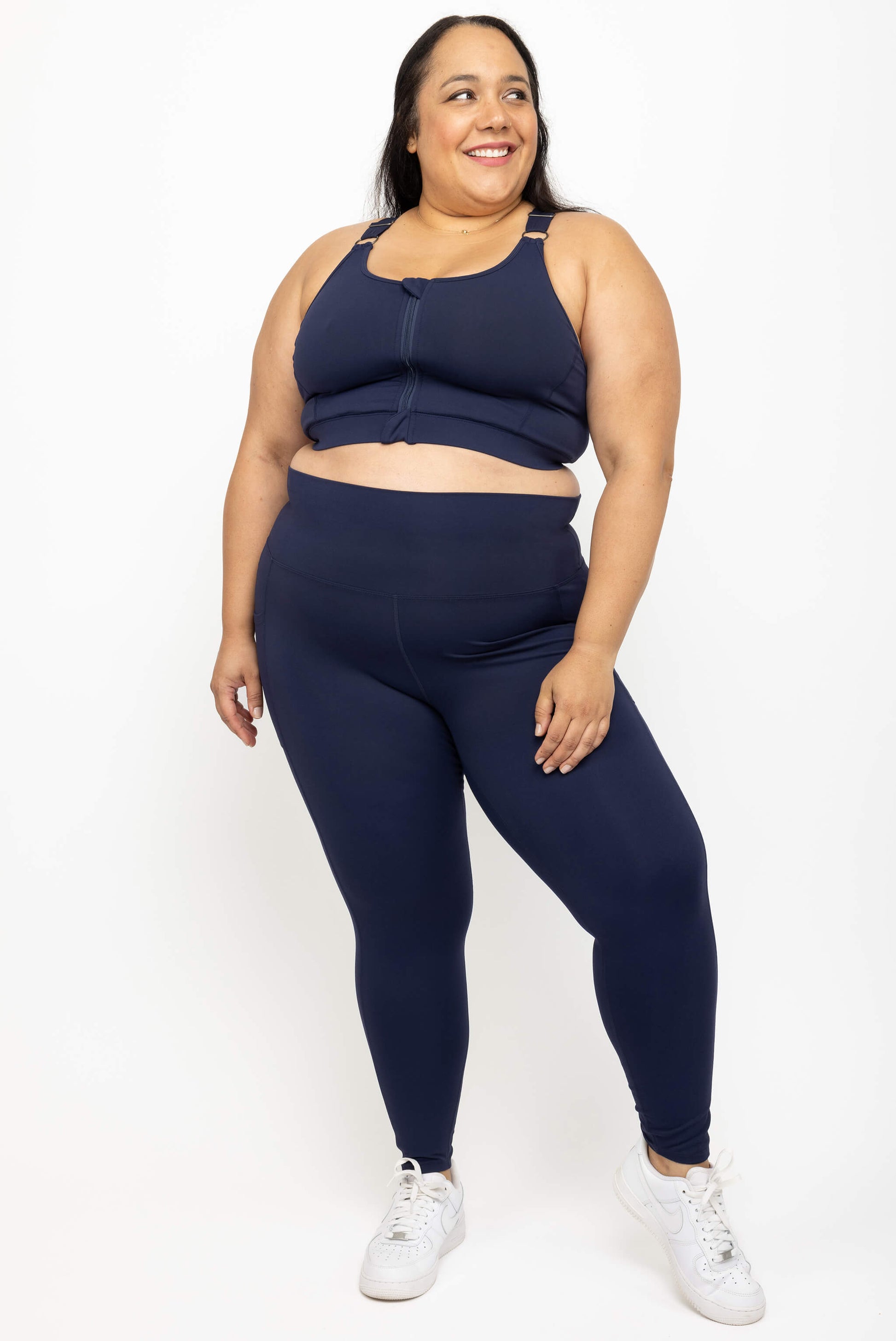 Model wearing Superfit Hero navy plus size 7/8 leggings with pockets size 2X