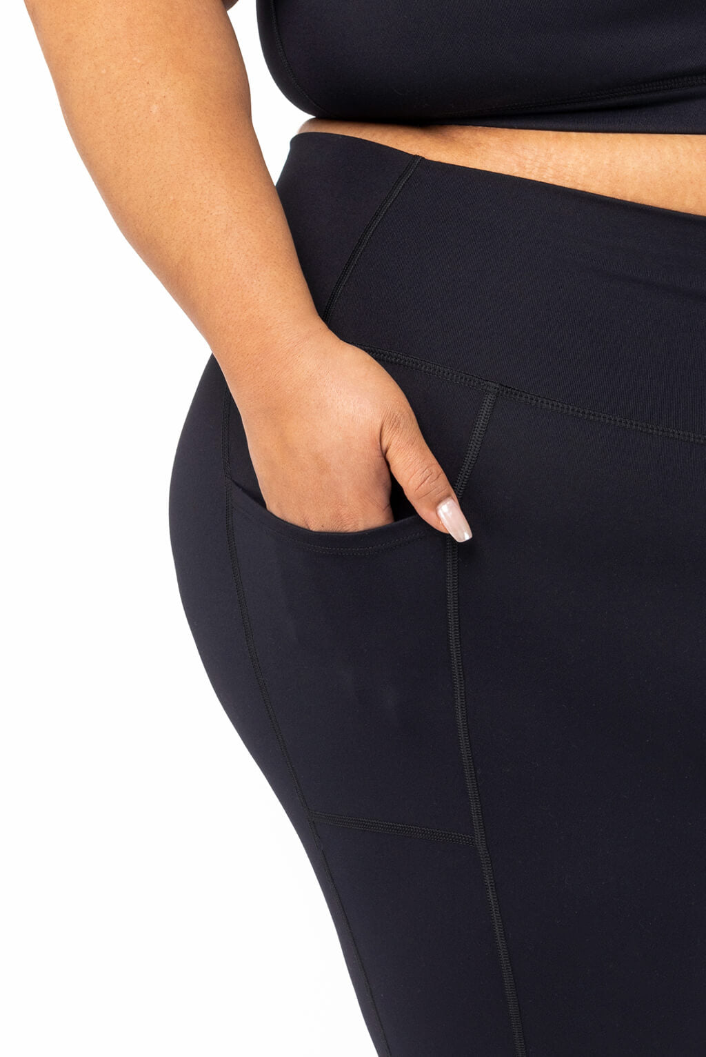 These Plus Size high waisted compression capri leggings have a